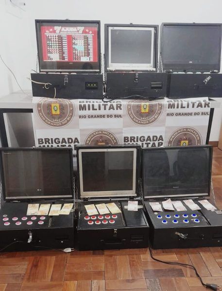Máquinas caça-níqueis são apreendidas em bar de Estrela