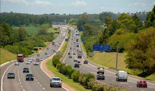 Réveillon deve ter mais de 540 mil veículos na Freeway