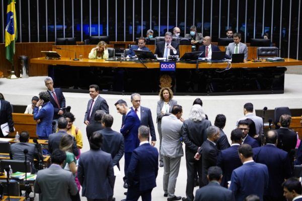 PEC da Transição é aprovada na Câmara dos Deputados