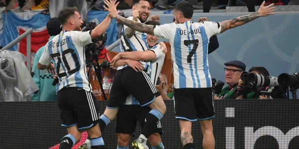 Em jogo mil de Messi, Argentina vence a Austrália e se classifica para as quartas