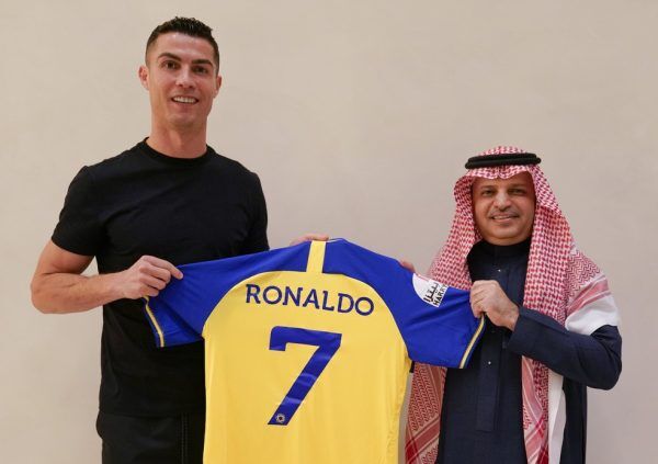 Cristiano Ronaldo assina com Al Nassr, da Arábia Saudita