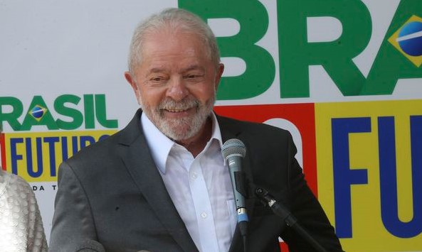 Lula anuncia 5 ministros