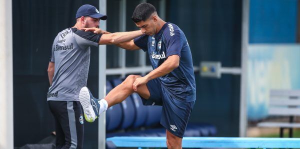 Luis Suárez participa de primeiro treino no Grêmio