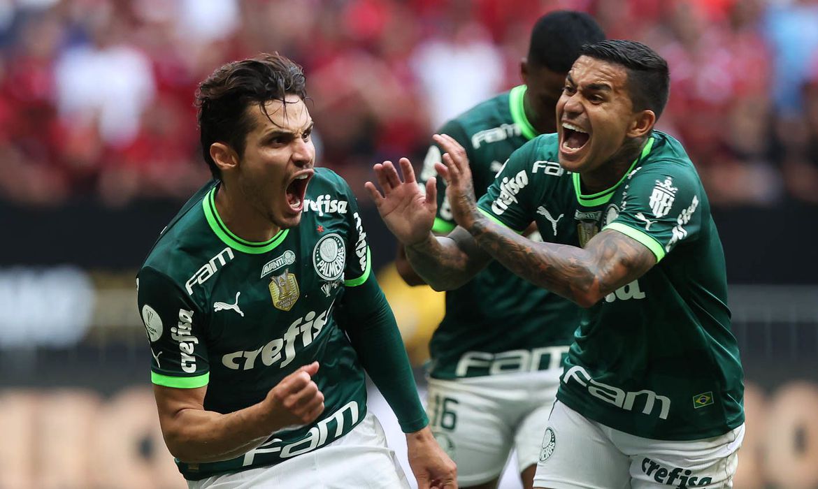 Palmeiras vence Flamengo em jogo de 7 gols e leva Supercopa do Brasil