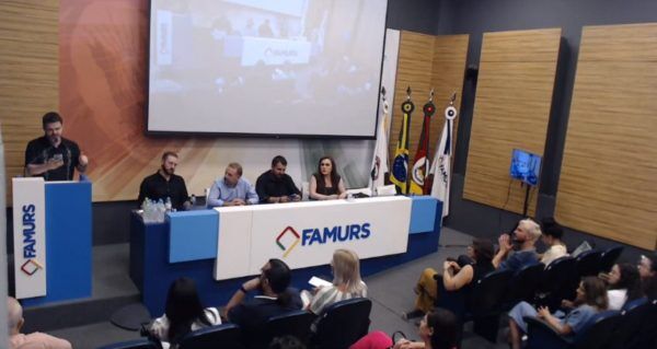 Amat é reconhecida pela Famurs em seminário