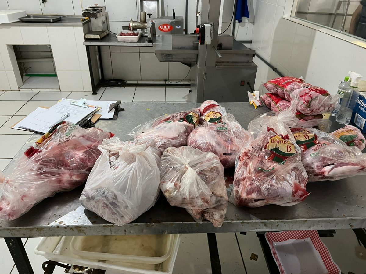 Polícia apreende 300 kg de carne e prende homem de Estrela