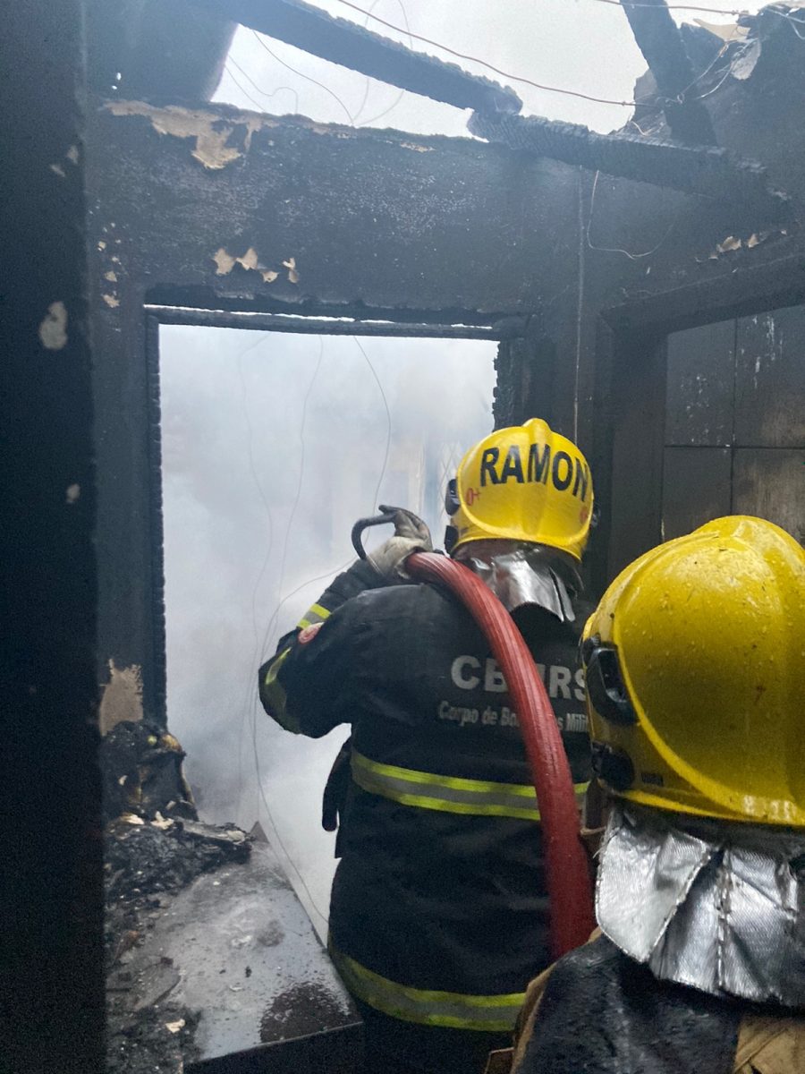 Incêndio atinge residência no bairro Igrejinha