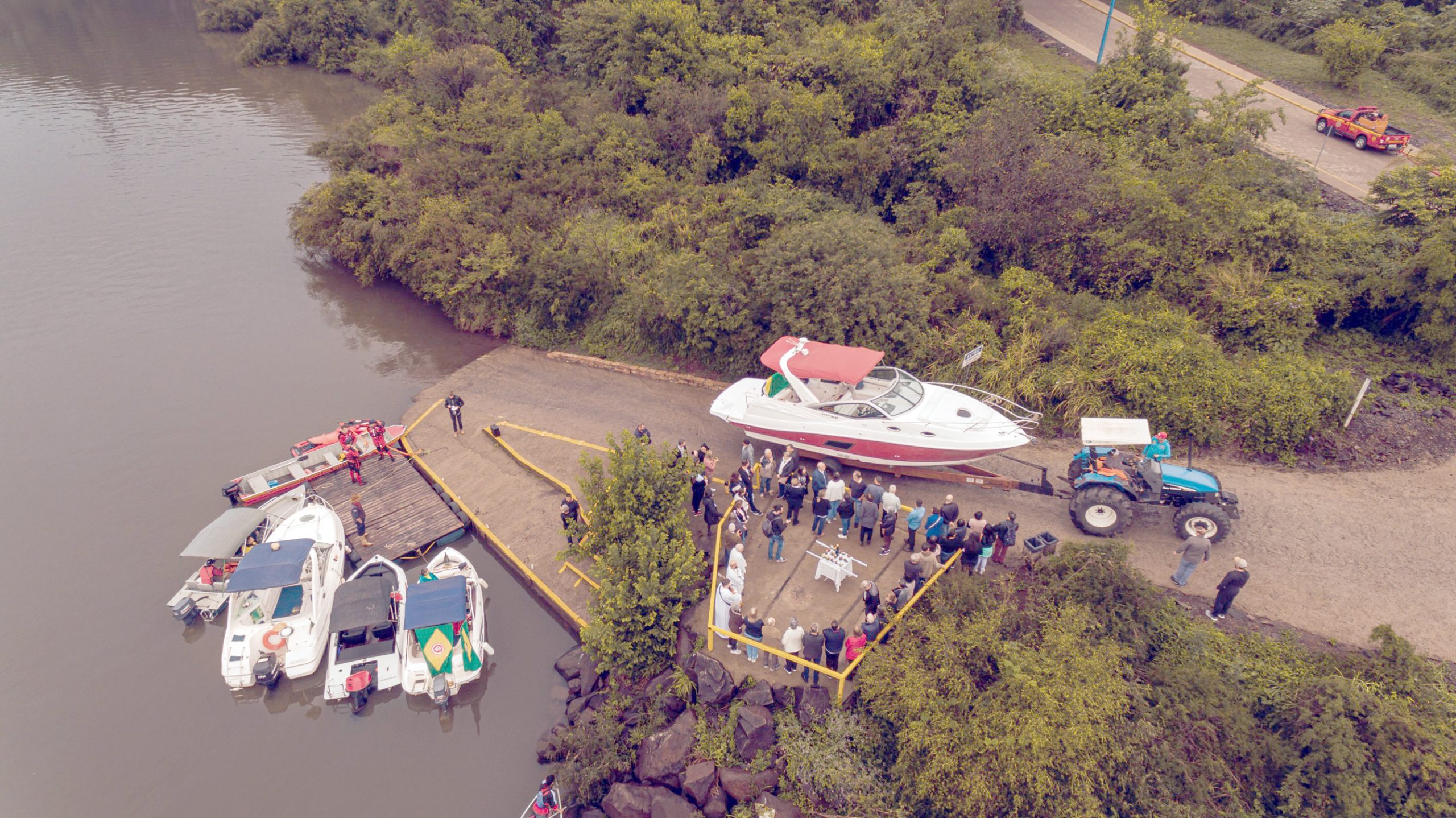 Procissão leva imagem de Nossa Senhora dos Navegantes ao Rio Taquari