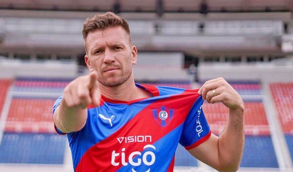 Brock deixa o Cruzeiro e assina com o Cerro Porteño