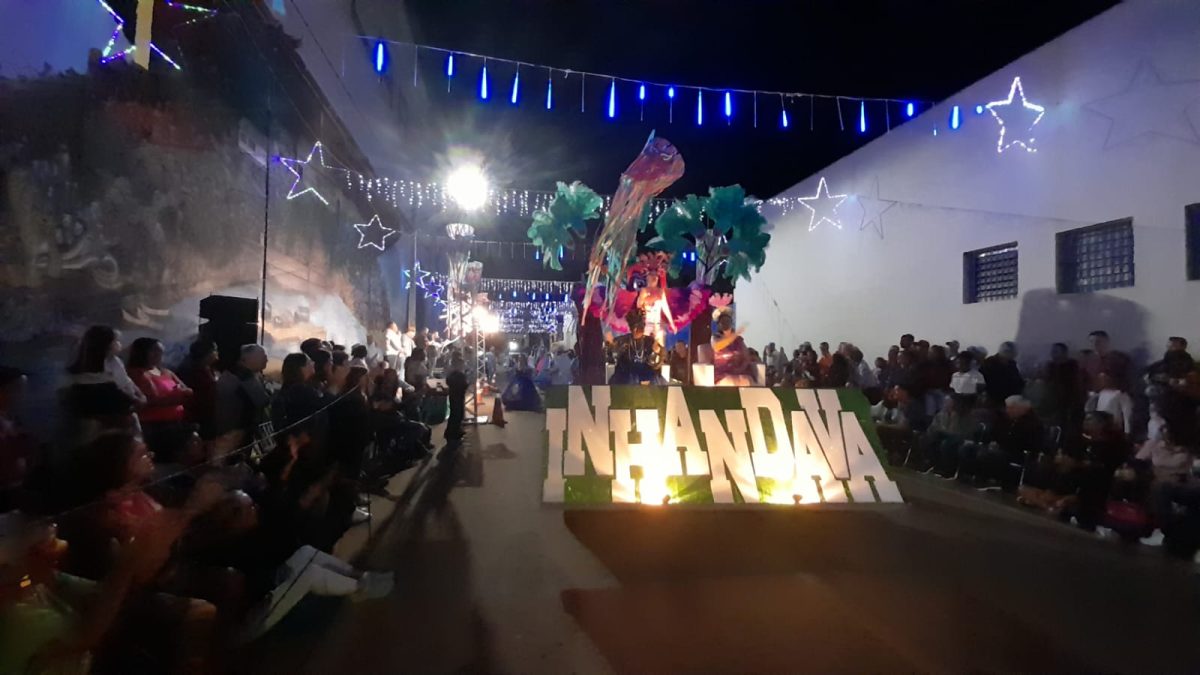 Escolas de samba levam a alegria do Carnaval para Estrela