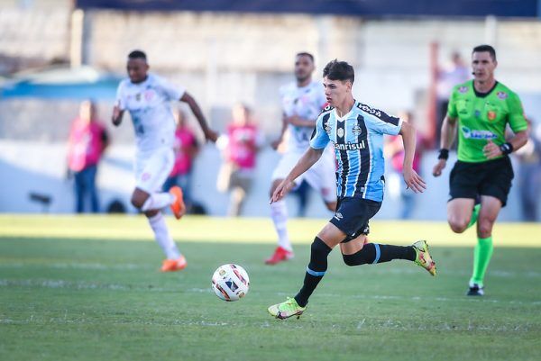 Empate com o São Luiz marca estreia de Zinho nos profissionais do Grêmio