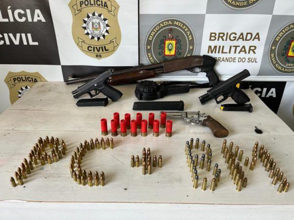Caminhonete é recuperada com armas e munição de facção em Bom Retiro