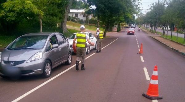 “Operação Pulso Forte” autua 27 veículos no Vale