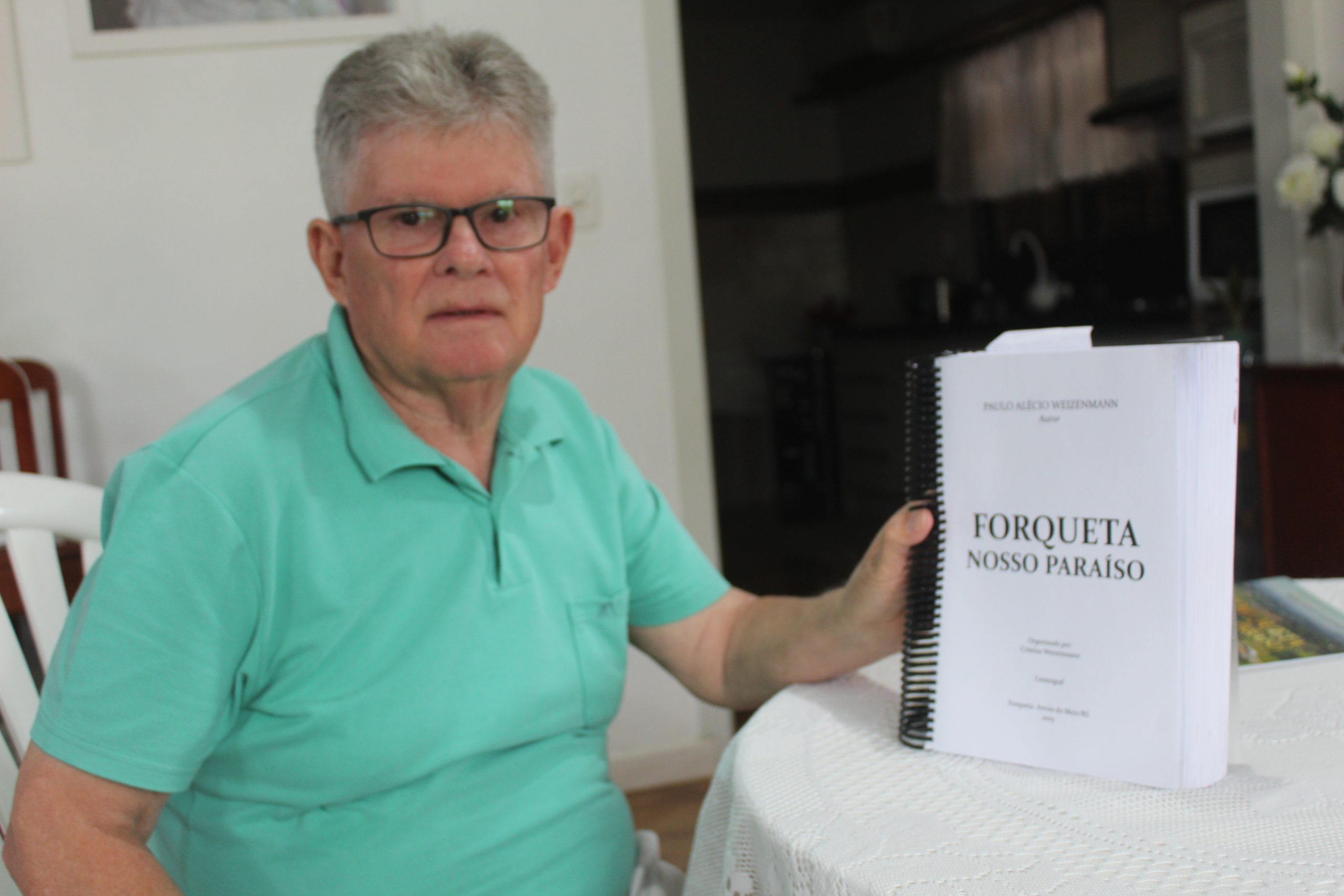 Professor aposentado lança livro sobre a história de Forqueta