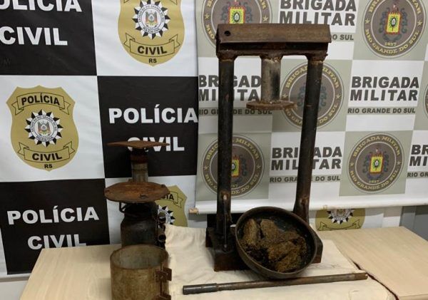 Drogas e prensa artesanal são apreendidas em Estrela