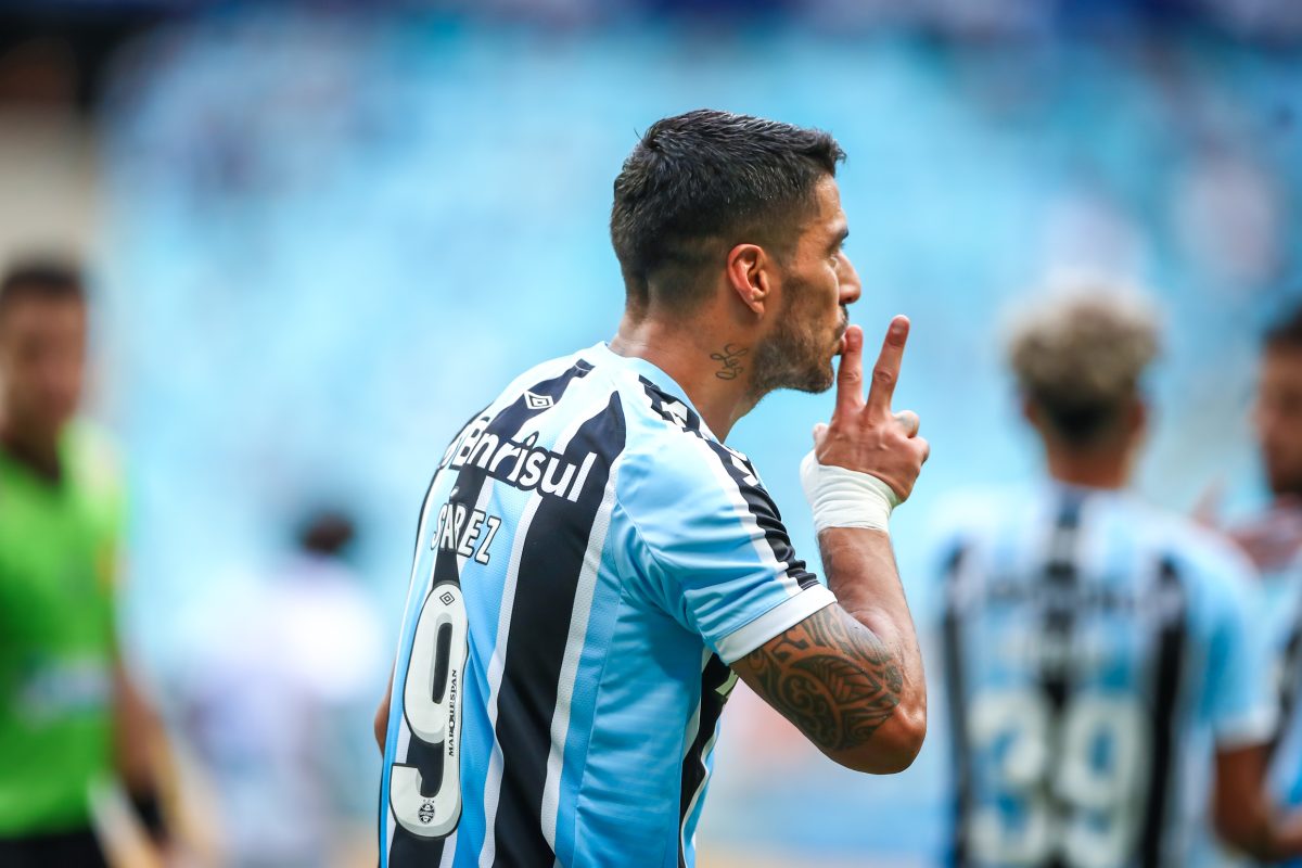 Com dois de Suárez, Grêmio goleia o Aimoré e mantém liderança isolada
