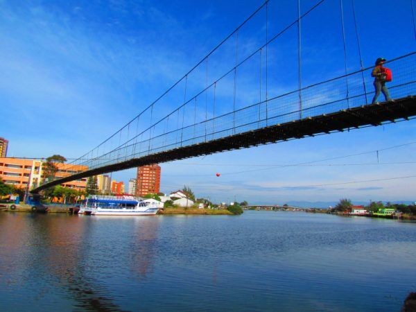 Ponte pênsil cai entre Torres e Passo de Torres