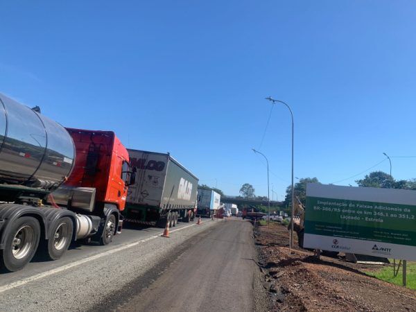 Obras causam congestionamento na BR-386, em Estrela