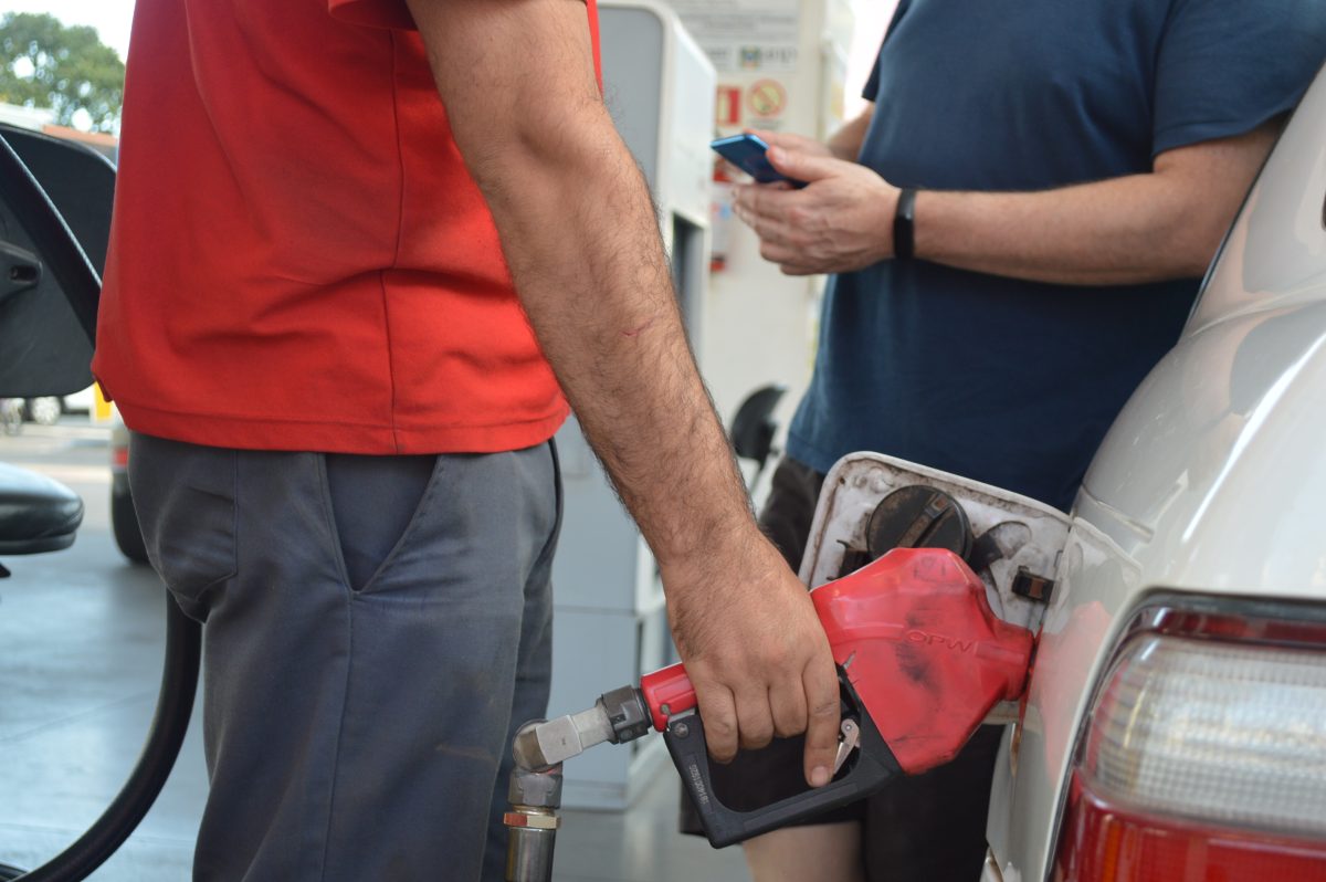 Com aumento, preço médio da gasolina chega a R$ 5,46 no Vale
