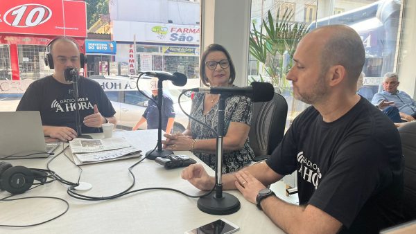 Rádio A Hora apresenta programação do novo estúdio de Encantado