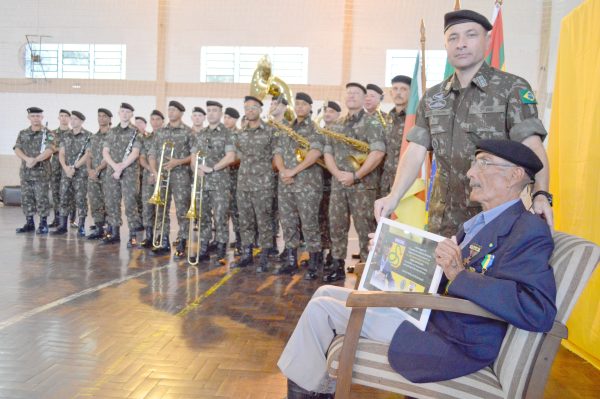 Aos 102 anos, ex-combatente mantém viva a memória da Segunda Guerra