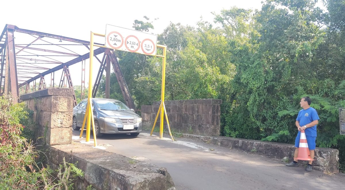 Vereadores sugerem instalação de sinaleira na Ponte de Ferro
