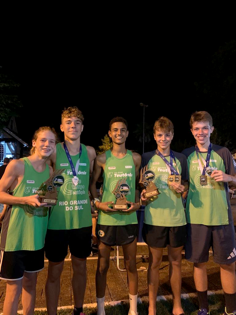 Equipe do Colégio Teutônia conquista troféus e medalhas em competição de rua