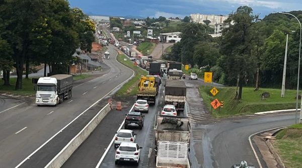 Acidente deixa fluxo lento na BR-386, em Lajeado