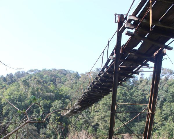 Ausência de empresas especializadas trava reforma em ponte pênsil