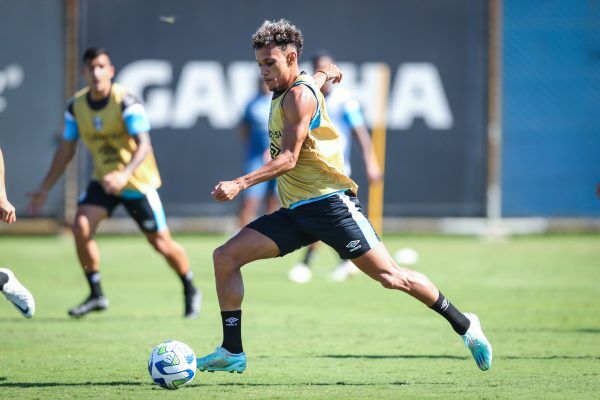 Sem Suárez e Carballo, Grêmio enfrenta o ABC em Natal