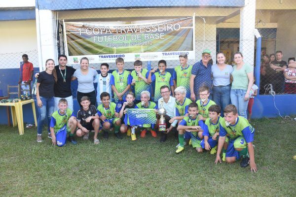 Copa Travesseiro de futebol de base reuniu centenas de atletas