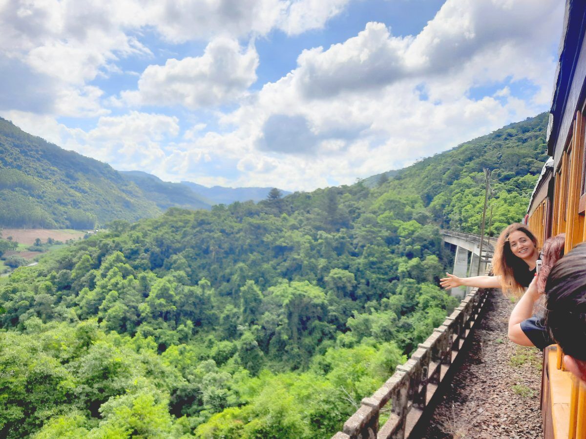 Lá vem o Trem dos Vales e da Imigração