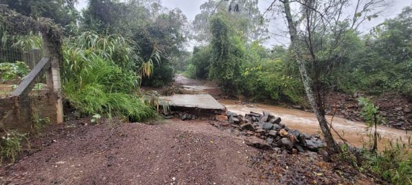 Pontes são interditadas nos bairros Conventos e São Bento, em Lajeado