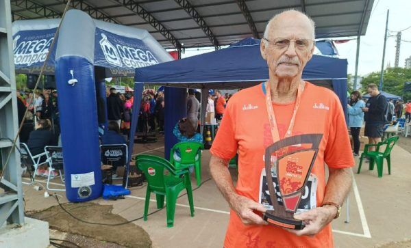 “Corro pela saúde e não pretendo parar”, relata atleta de 86 anos