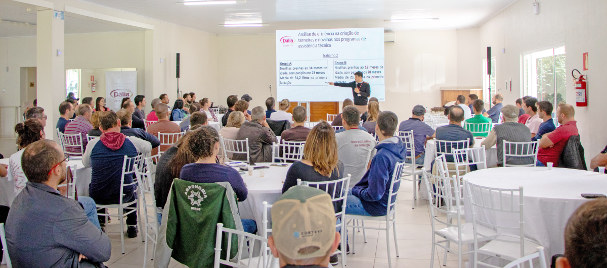 Encontro incentiva qualidade na produção leiteira