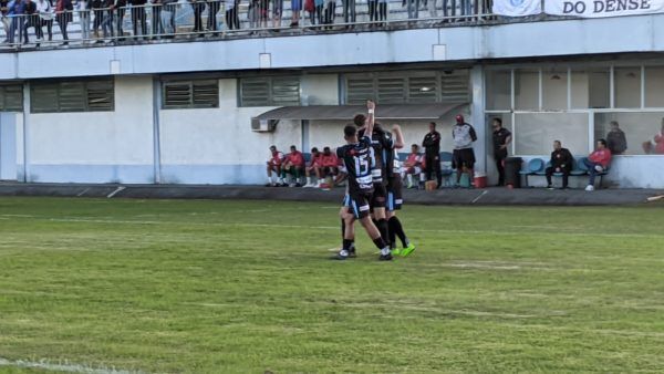 Lajeadense vence o Guarany de Bagé por 2 a 0 na Arena Alviazul