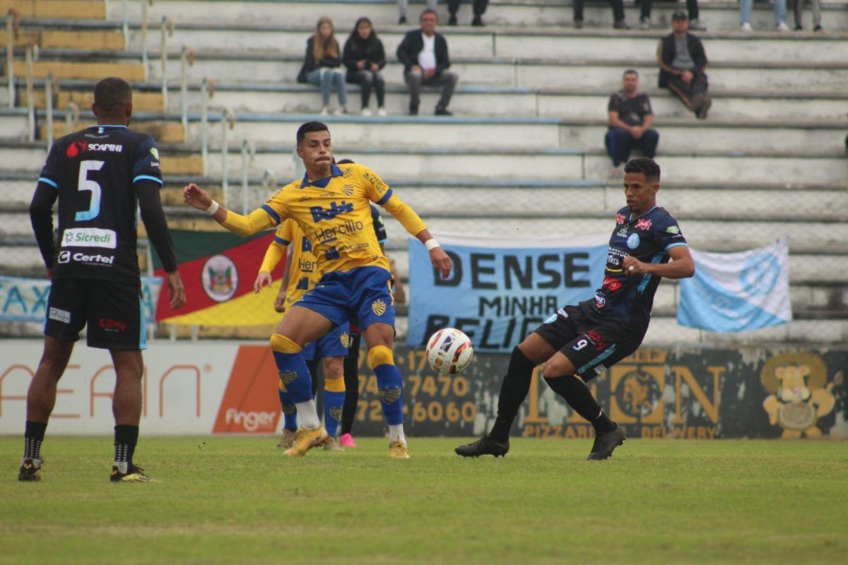 Lajeadense vence o Pelotas e assume a liderança do Grupo B