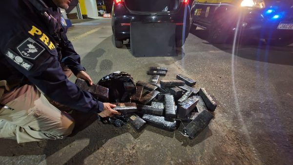 PRF prende casal de traficantes com 30 kg de maconha em Lajeado