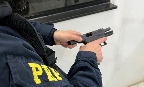 Motorista de caminhão é preso com pistola e munição em Lajeado