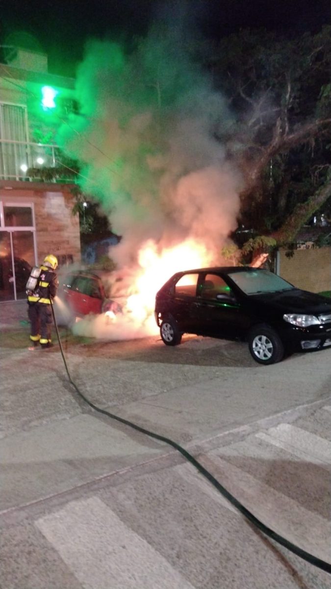 Incêndio atinge dois veículos em Venâncio Aires