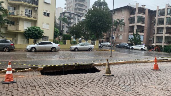 Galeria desmorona na “Rua do Valão”, em Lajeado