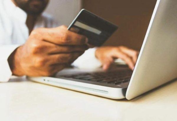 Envolvidos em negociação de veículos denunciam intermediário por estelionato