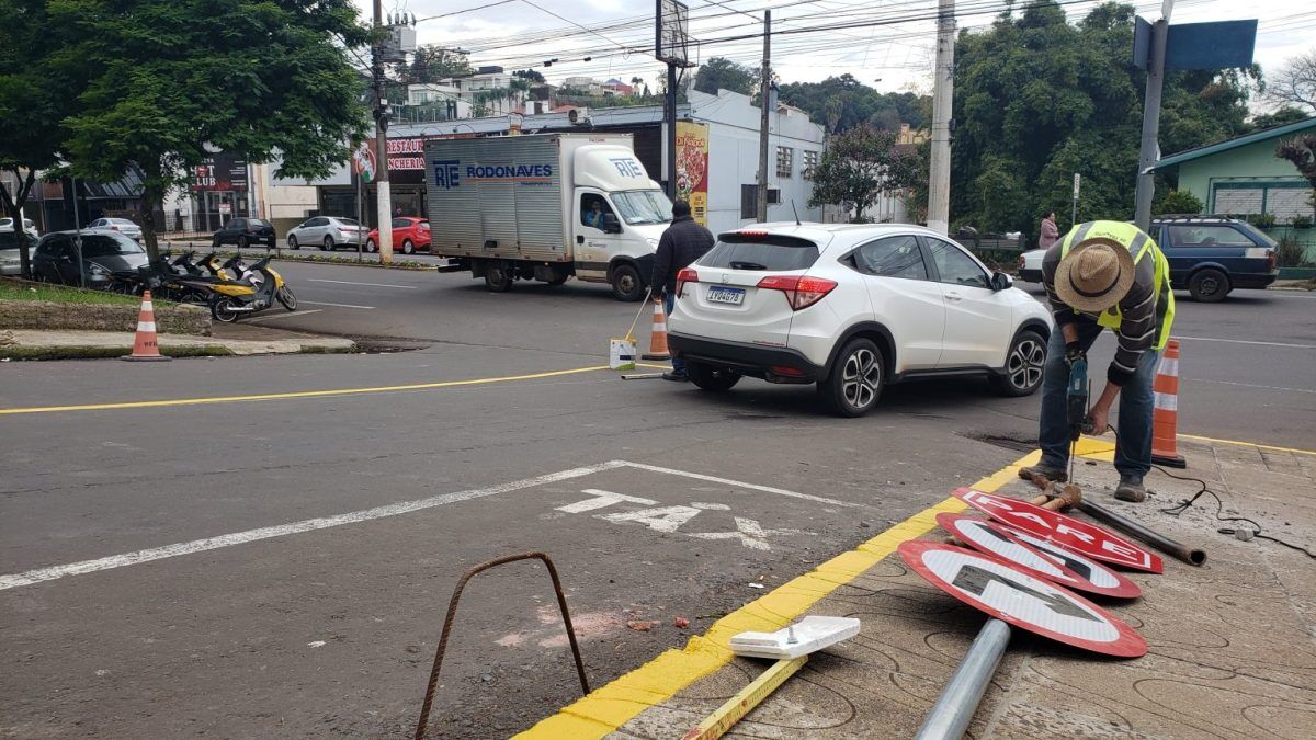 Departamento de Trânsito faz alteração no bairro Oriental, em Estrela