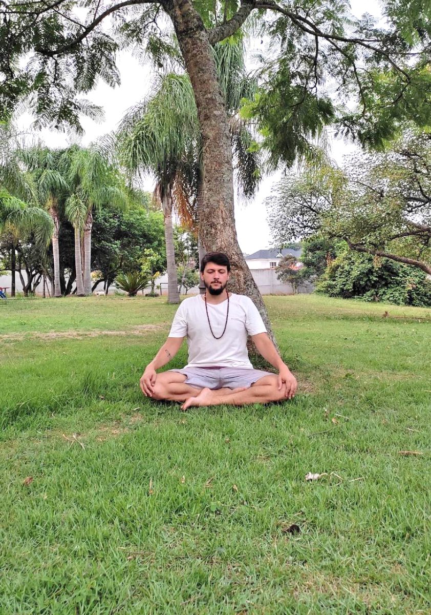 “O yoga me ajuda a ser alguém  melhor e mais compreensivo”