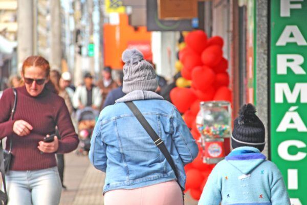 Frente fria causa chuva e frio nesta semana no Vale