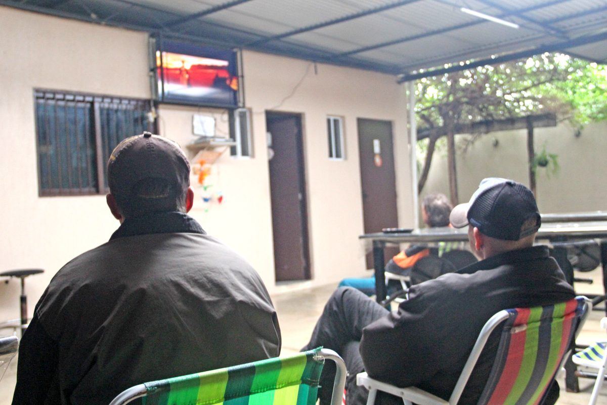 Frio e chuva colocam em alerta situação de moradores de rua