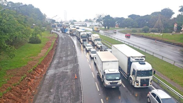 Congestionamento na BR reforça necessidade de travessias alternativas