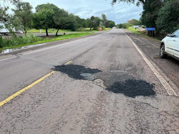 EGR executa operação tapa-buracos na 453