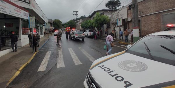 Homem é morto a tiros no interior de lancheria em Encantado