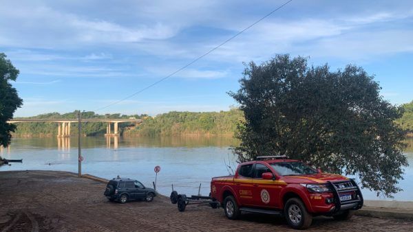 Bombeiros encerram 3º dia de buscas por jovem desaparecido no Rio Taquari